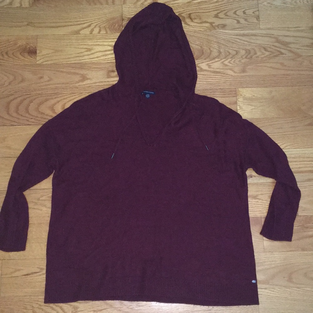 Patterned maroon hoodie AEO sweater